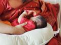 World Breastfeeding Week : स्तनपान बाळासोबतच आईच्या आरोग्यासाठीही ठरतं फायदेशीर  - Marathi News | World Breastfeeding Week : breast milk good for kids and mother | Latest health News at Lokmat.com