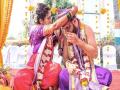 लग्नात नवरीनं नवऱ्याला घातलं मंगळसूत्र; मग पुढे घडलं असं काही...... - Marathi News | This Bride And Groom Exchanged Mangalsutras What Happened Next marriage support | Latest jarahatke News at Lokmat.com