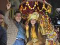 Trending News: लग्नाच्या वेळी वधूपित्याने केलं असं काही... शहरातच नव्हे, सोशल मीडियावरही झालं कौतुक - Marathi News | father organizes daughters wedding procession in unique way share social message social media users praised effort | Latest jarahatke News at Lokmat.com