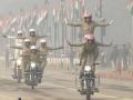 Republic Day 2018 : राजपथावर बीएसएफ महिलांच्या चित्तथरारक कसरती  - Marathi News | The breathtaking exercise of BSF women on the Rajpath | Latest national News at Lokmat.com