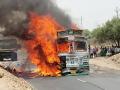 चिखलीजवळ राष्ट्रीय महामार्गावर सोयाबीनच्या ट्रकने घेतला पेट  - Marathi News | truck burnt on highway near chikhali | Latest buldhana News at Lokmat.com
