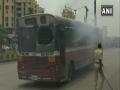 Mumbai bandh : मानखुर्दमध्ये मराठा आंदोलकांनी पेटवली बस - Marathi News | Mumbai bandh : Miscreants pelted stones & set a bus ablaze in Mankhurd during Maratha Quota Stir | Latest mumbai News at Lokmat.com