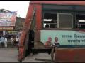 बस नादुरूस्त; प्रवाशांचा जीव धोक्यात  - Marathi News | Fault in bus; Endanger lives of passengers | Latest vashim News at Lokmat.com