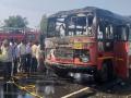 बुलडाण्यात धावती बस पेटली; २८ प्रवाशी थोडक्यात बचावले - Marathi News | Bus fire in Buldhana; 28 Traveler briefly escaped | Latest buldhana News at Lokmat.com