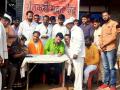 साक्री येथे शेतकऱ्यांसाठी शिवसेनेतर्फे मदत केंद्र सुरू - Marathi News | Shiv Sena Help Center for farmers launched at Sakri | Latest dhule News at Lokmat.com