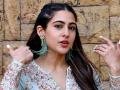  अन् फोटोग्राफर्स दिसताच सारा अली खानने ठोकली धूम, पाहा व्हिडीओ - Marathi News | sara ali khan cute video viral on social media | Latest filmy News at Lokmat.com