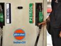 ७ राज्यांच्या राजधानीत पेट्राेल शंभरीपार - Marathi News | Hundreds of petrol in 7 state capitals | Latest national News at Lokmat.com