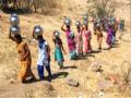 मार्चमध्येच आदिवासी महिलांच्या डोक्यावर हंडा - Marathi News | The pot on the heads of tribal women in March itself | Latest thane News at Lokmat.com