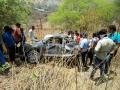 सातारा -मुंबई नवीन महामार्गावरील दरी पुलावरुन कार कोसळली  - Marathi News | The car collapsed in the valley bridge on new satara -Mumbai Highway | Latest pune News at Lokmat.com