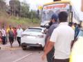 आराम बस आणि कार यांची धडक, सहा जण गंभीर जखमी - Marathi News | Travel bus and car collide six seriously injured in accident | Latest ratnagiri News at Lokmat.com