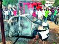 चांदवडला दोन इंडिका कार आगीत भस्मसात - Marathi News | Chandwad got two indica car fired | Latest nashik News at Lokmat.com
