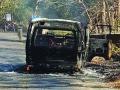 काशिद येथे गाडीने घेतला पेट - Marathi News | Stomach taken by car at the Kashid | Latest raigad News at Lokmat.com