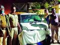 लुटारू पाेलिसांच्या जाळ्यात : रायफलसह कार जप्त  - Marathi News | Robber arrested: car with rifle seized | Latest nagpur News at Lokmat.com