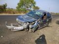 औरंगाबाद-नागपूर महामार्गावर भरधाव कारची ट्रकला धडक!  - Marathi News | Aurangabad-Nagpur highway car-truck accident | Latest vashim News at Lokmat.com