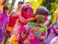 Holi 2019 : होळीच्या रंगात रंगताना मुलांच्या सुरक्षेकडे असं द्या लक्ष - Marathi News | Holi 2019 tips for take care of children in holi | Latest relationship Photos at Lokmat.com