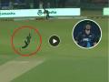 Shadab Khan Catch Video, Pakistan vs New Zealand: जबरदस्त! शादाब खानने हवेत उडी मारून टिपला भन्नाट झेल, फलंदाजही झाला आश्चर्यचकित - Marathi News | Pakistan Shadab Khan takes superb catch vs New Zealand as Video goes Viral | Latest cricket News at Lokmat.com