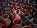 तब्बल १,१०० टक्के भडकले गॅस सिलिंडर - Marathi News | As many as 1,100 percent gas cylinders burst in pakistan | Latest business News at Lokmat.com
