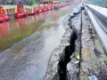 जुन्या कसारा घाटात पडले महाकाय खड्डे - Marathi News | Giant pits fell in the old Kasara Ghat | Latest navi-mumbai News at Lokmat.com