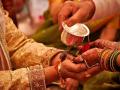 अविवाहित मुलगी पालकांकडे लग्नाचा खर्च मागू शकते - हायकोर्ट - Marathi News | Unmarried girl can claim marriage expenses from parents - High Court | Latest national News at Lokmat.com