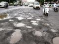 राज्यातील 40 टक्के रस्त्यांवर खड्डेच, ऑक्टोबरपर्यंत वाट पाहा - Marathi News | 40 percent of the roads in the state have potholes | Latest mumbai News at Lokmat.com