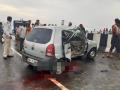 दुभाजकावर आदळली कार, चालक ठार 4 जण गंभीर जखमी - Marathi News | Car collides with divider, driver killed, 4 seriously injured | Latest vardha News at Lokmat.com
