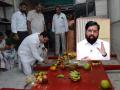 दसरा मेळाव्यापूर्वीच वादाची ठिणगी, केदार दिघेंनी नारळ वाढवून केलं पाट-पूजन - Marathi News | Even before the Dussehra meeting in Shivsena and Eknath Shinde, spark of controversy, Kedar Dighe broke coconut and performed Pat-pujan. | Latest thane News at Lokmat.com