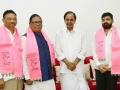 २ वेळा भाजप खासदार राहिलेले हरिभाऊ राठोड KCR यांच्यासोबत, BRS पक्षात प्रवेश - Marathi News | 2-time BJP MP Haribhau Rathod joined BRS party along with KCR | Latest yavatmal News at Lokmat.com
