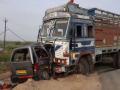 कार अन् ट्रकचा भीषण अपघात, एकाच कुटंबातील 10 जणांचा मृत्यू - Marathi News | 10 members of the same family killed in car-truck collision in gujrat anandnagar | Latest national News at Lokmat.com