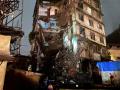 Buildin Collapse: नशिबच... इमारतीचा काही भाग कोसळला, बिल्डींंगमधील 8 कुटुंब सुखरुप बाहेर काढले - Marathi News | Buildin Collapse: Unfortunately... part of the building collapsed, 8 families from the building were safely evacuated in mumbra thane | Latest thane News at Lokmat.com