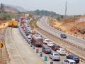 मुंबई-पुणे द्रुतगती मार्गावर १० तास ‘केमिकल लाेचा’ - Marathi News | 10 hours 'Chemical Laecha' on Mumbai-Pune Expressway | Latest pune News at Lokmat.com