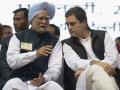 ... तरीही मनमोहन सिंगांनी कधी बॅनर झळकावले नाहीत, काँग्रेसचा मोदींवर निशाणा - Marathi News | ... Yet Manmohan Singh never flashed banners, targeting Modi through poster campaign of vaccination | Latest national News at Lokmat.com