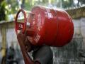 महागाईचा चटका बसणार, घरगुती गॅस 60 टक्क्यांनी महागणार - Marathi News | Inflation will hit, domestic gas will rise by 60 per cent | Latest national News at Lokmat.com
