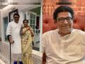 Raj Thackeray: राज ठाकरेंना काठीचा आधार, आशा भोसलेंनी घरी जाऊन घेतली भेट - Marathi News | Asha Bhosle visited Raj Thackeray's home shiv tirth after operation | Latest mumbai News at Lokmat.com