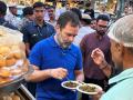 जामा मशिदीसमोर पाणीपुरी अन् चॅट मसाला, राहुल गांधींचा पुन्हा एकदा साधेपणा - Marathi News | Panipuri and chat masala in front of Jama Masjid, Rahul Gandhi's simplicity once again | Latest national News at Lokmat.com
