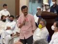 आम्हाला तर कुणी पाणीही विचारत नाही, संजय राऊतांचा PM मोदींवर निशाणा - Marathi News | No one asks us for water, Sanjay Raut's target on Modi in meeting on rahul gandhi's house | Latest national News at Lokmat.com