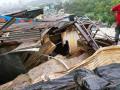 पाण्याची टाकी फुटून २१ घरांचे नुकसान, आजीबाई गंभीर जखमी - Marathi News | 21 houses damaged due to burst water tank in thane | Latest thane News at Lokmat.com
