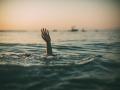 खताच्या गोण्या धुताना तोल गेला, 16 वर्षीय मुलाचा बुडून मृत्यू - Marathi News | 16-year-old drowns while washing fertilizer sacks dhule | Latest dhule News at Lokmat.com