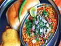 Spicy Misal Recipe : झणझणीत चविष्ट मिसळ, खालं तर बोटं चाखत रहालं.....  - Marathi News | How to make spicy misal | Latest food News at Lokmat.com