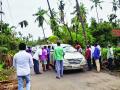 रायगडमध्ये केंद्रीय पथकाचा ताफा रोखला; काही काळ तणाव : - Marathi News | Central team stopped in Raigad | Latest raigad News at Lokmat.com