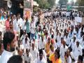चाकण - शिक्रापूर राज्यमार्गावर रास्ता रोको; शेतकऱ्यांचा प्रश्न मिटला नाही तर मंत्रालयावर मोर्चा - Marathi News | Road stop on Chakan Shikrapur highway If the issue of farmers is not resolved, march on the ministry | Latest pune News at Lokmat.com