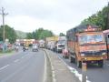 दूध दरवाढीसाठी अहमदनगर- पुणे महामार्गावर रास्ता रोको - Marathi News |  Stop the route on the Ahmadnagar-Pune highway for milk price hike | Latest ahilyanagar News at Lokmat.com