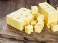 दूधाप्रमाणेच cheese आरोग्यासाठी ठरतं फायदेशीर; कसं ते वाचा! - Marathi News | Health benefits of cheese | Latest food News at Lokmat.com