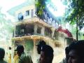 चांभार्लीत अनधिकृत इमारतीवर हातोडा - Marathi News | Hammer on unauthorized buildings in the moonlight | Latest raigad News at Lokmat.com
