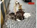 Video : पुना लिंक रोडवरील धोकादायक चेंबर पुन्हा ढासळला  - Marathi News | The dangerous chamber on Puna Link Road again get damaged | Latest thane News at Lokmat.com