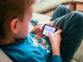 मुलांना सध्या खेळांऐवजी मोबाइल गेम्समध्ये रस - Marathi News | Children are currently interested in mobile games instead of games | Latest vasai-virar News at Lokmat.com