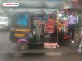 भटक्या कुत्र्याच्या धक्क्याने रिक्षा पलटली; प्रवासी सुखरूप पण कुत्र्याचा मृत्यू - Marathi News | Stray dog hits rickshaw causes overturning Strange accident in Chiplun | Latest ratnagiri News at Lokmat.com