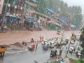 Rain: चिपळुणात महामार्गच बनला तलाव!, वाहतूक ठप्प; पावसाचा जोर वाढला - Marathi News | Presence of rains in Chiplun; Traffic jam due to water logging on the road | Latest ratnagiri News at Lokmat.com