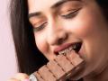 Chocolate Day Special : द्या स्वतःलाच चॉकलेट गिफ्ट; म्हणा ‘मै अपनी फेवरिट हूं!’ चॉकलेट खाण्याचे 5 फायदे.. व्हा रोमँटिक - Marathi News | | Latest sakhi News at Lokmat.com