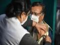 Corona Vaccination: कोरोनाची लस घेतल्यानंतर मुंबईतील 65 वर्षीय वृद्ध खुर्चीवरून कोसळले; ICU मध्ये निधन - Marathi News | 65-year-old Goregaon man collapsed on a chair after taking first corona vaccine dose, died | Latest mumbai News at Lokmat.com