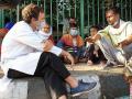 LockdownNews: राहुल गांधींनी घेतली स्थलांतरित मजुरांची भेट, रस्त्यावर बसूनच साधला संवाद - Marathi News | CoronaVirus, Lockdown Latest Marathi news and Live Updates Congress leader rahul gandhi today interacted with migrant labourers sna | Latest national News at Lokmat.com
